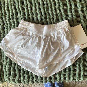 Lululemon NWT Hotty Hot Short | White